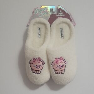 Moon Cake White Slippers with Pink Pig Design